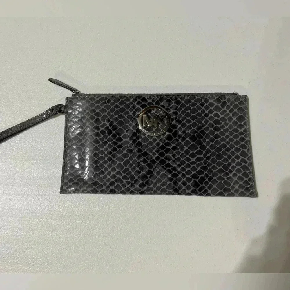 Micheal Kors Clutch